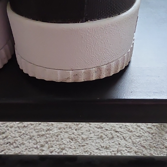 Puma Black Sneakers with White Soles - Picture 5 of 8